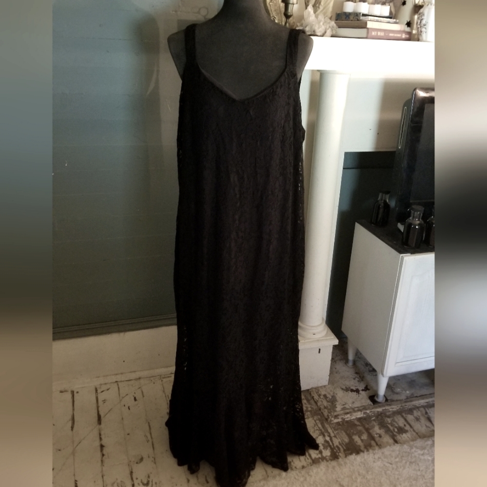 Vintage Black lace fully lined full length, gothic formal dress 2X